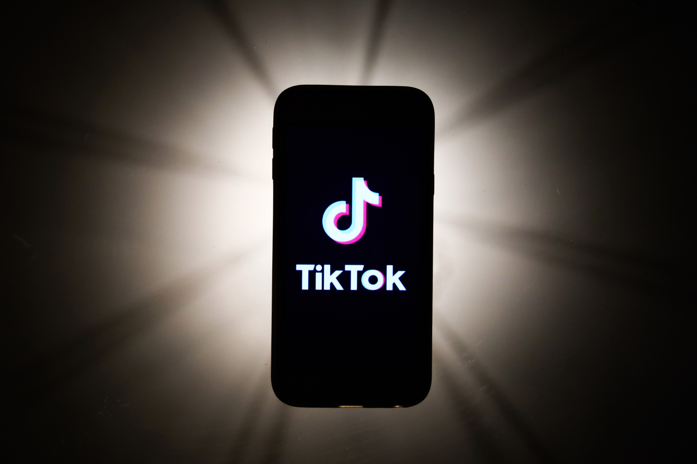 TikTok lanza su primer efecto AR con tecnología lidar